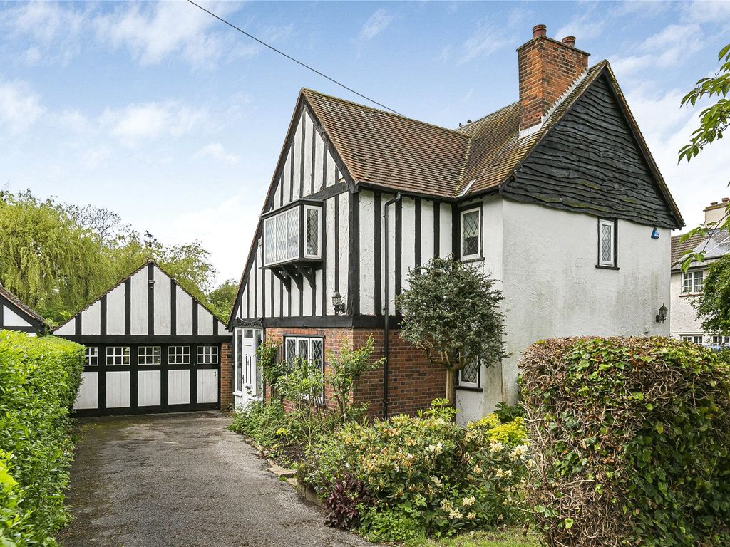 4 bed detached house for sale in Heath Drive, Potters Bar