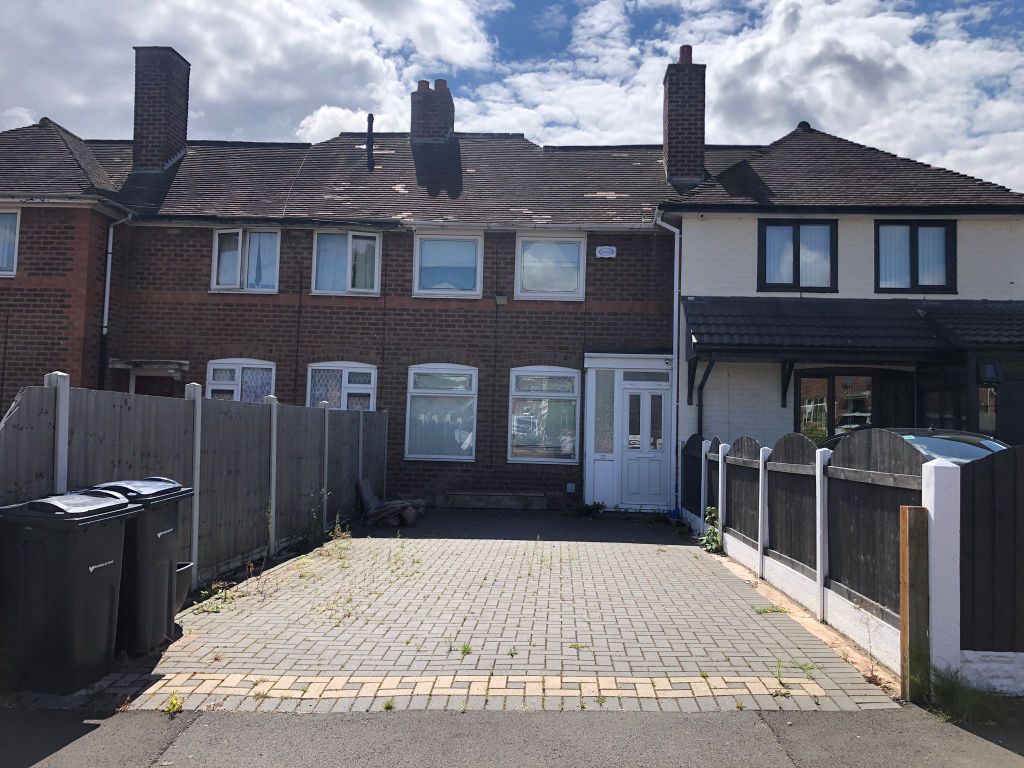 2 bed terraced house to rent in North Roundhay, Birmingham B33, £900