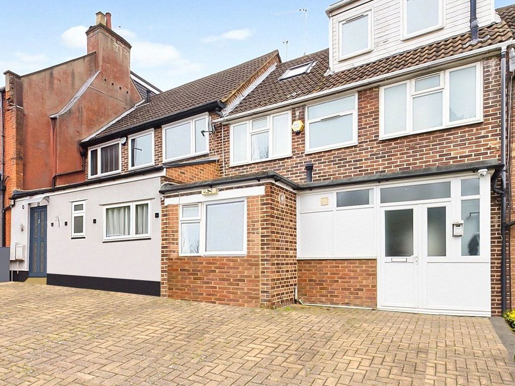 5 bed terraced house to rent in Brunswick Park Road, London N11, £2,700