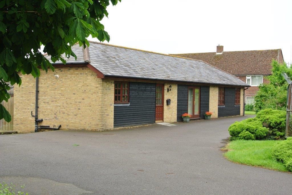 2 bed bungalow to rent in Lenacre Lane, Whitfield, Dover CT16, £1,000