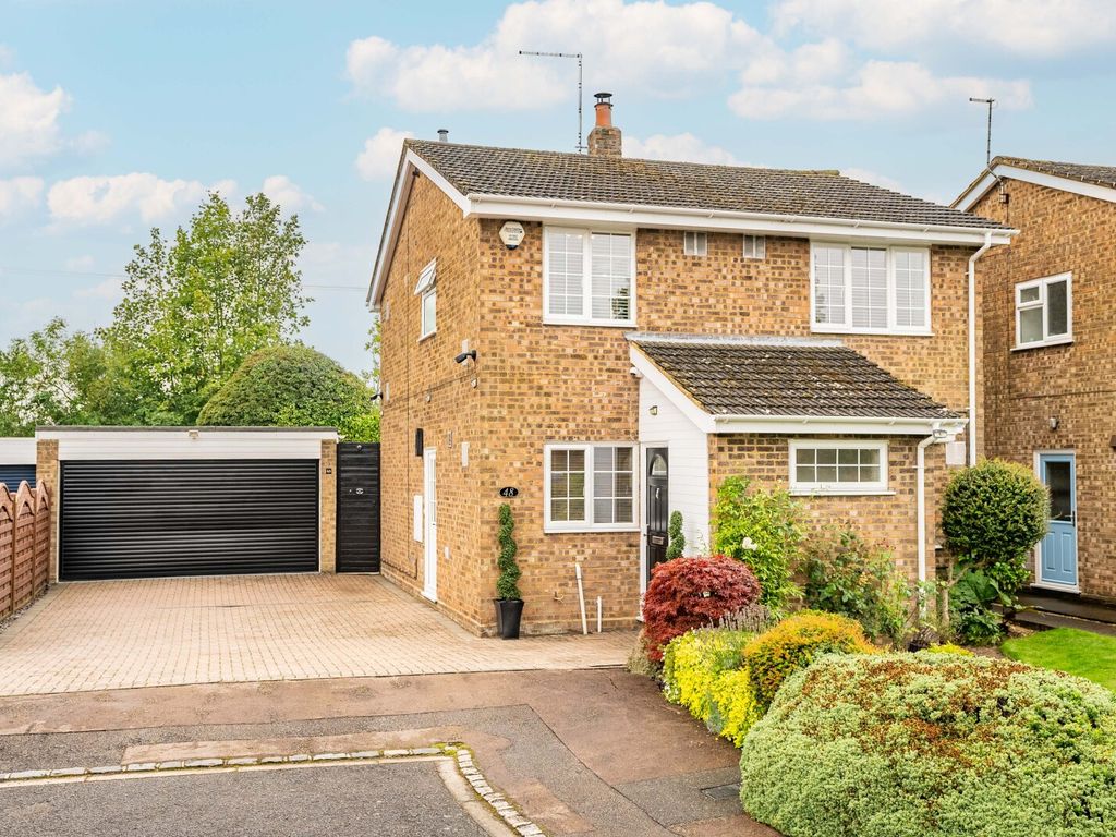 4 bed detached house for sale in Claydown Way, Slip End, Luton