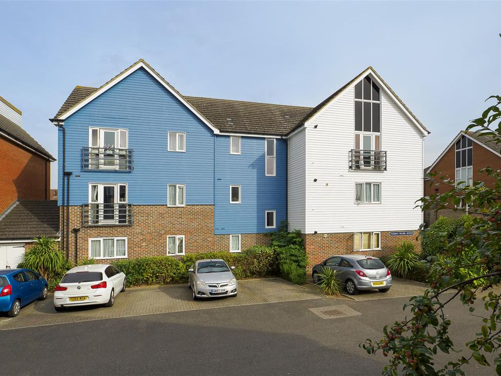 2 bed flat for sale in Thomas Neame Avenue, Faversham ME13, £199,995