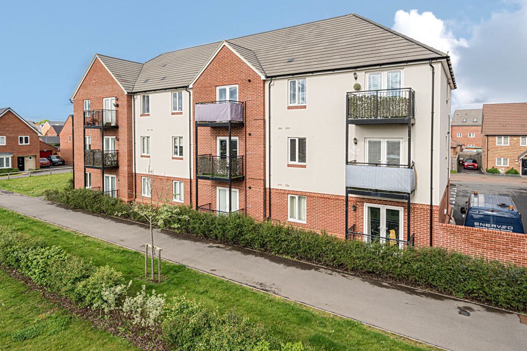 2 bed flat for sale in Bolton Drive, Shinfield, Reading, Berkshire RG2