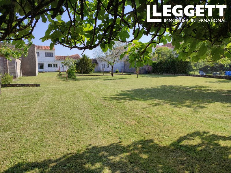 3 bed villa for sale in Gémozac, CharenteMaritime, NouvelleAquitaine