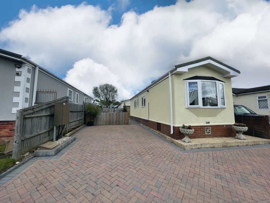 2 bed mobile/park home for sale in Grange Park Mobile Homes