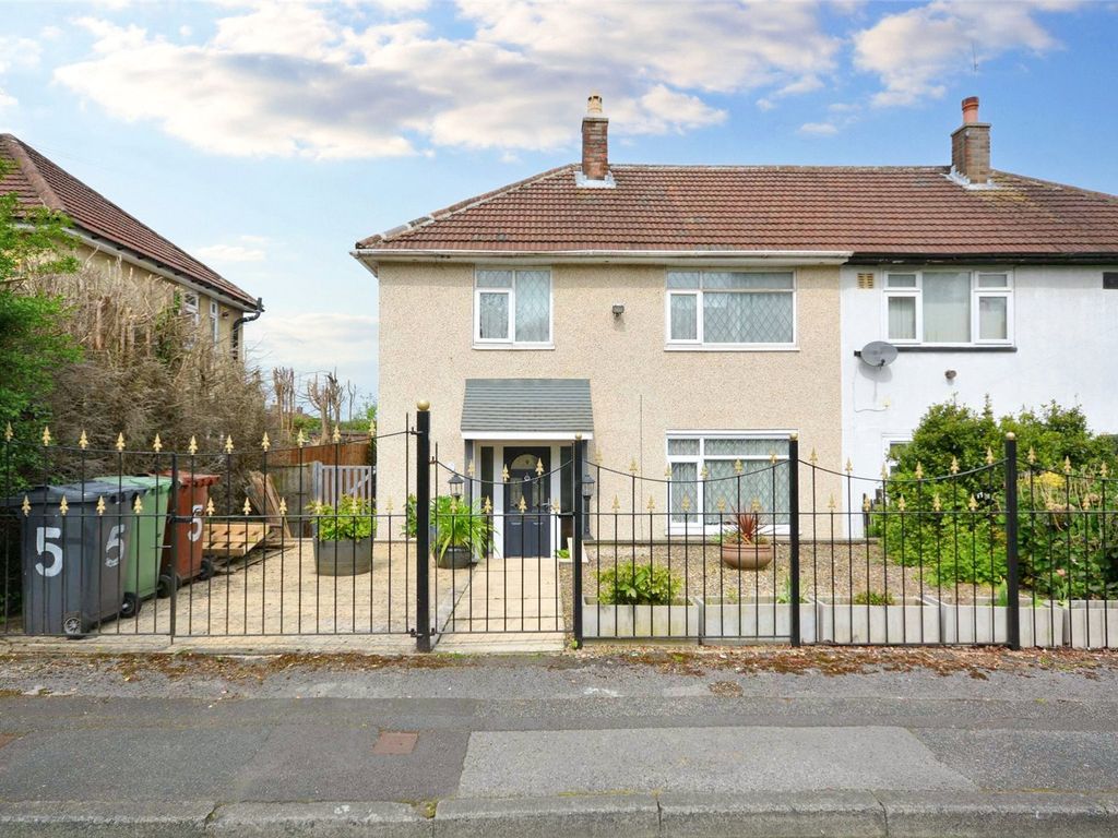 3 bed semidetached house for sale in Summerfield Green, Leeds, West