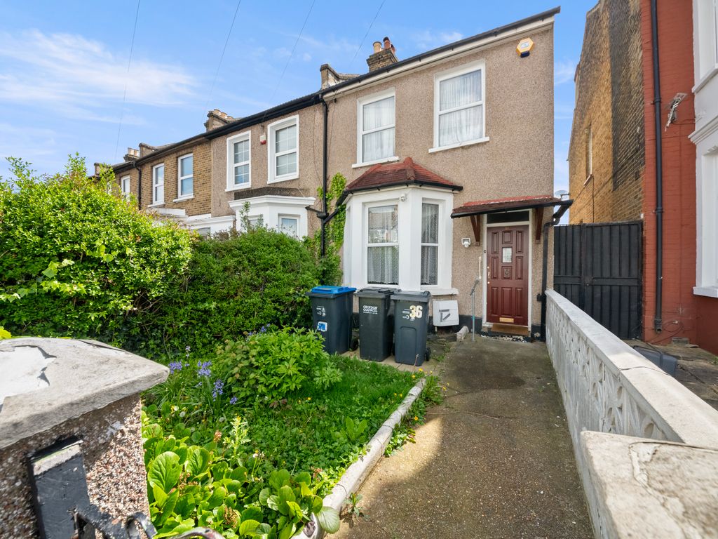 4 bed semidetached house for sale in Burlington Road, Thornton Heath