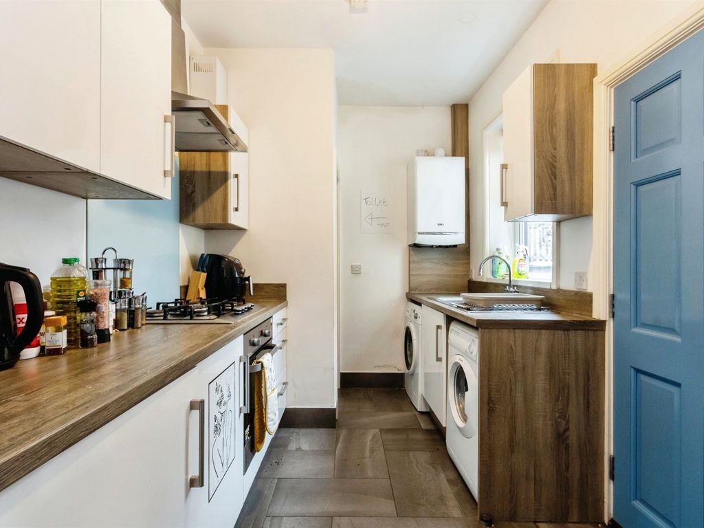 5 bed terraced house for sale in Grimsby Terrace, Nottingham NG3, £