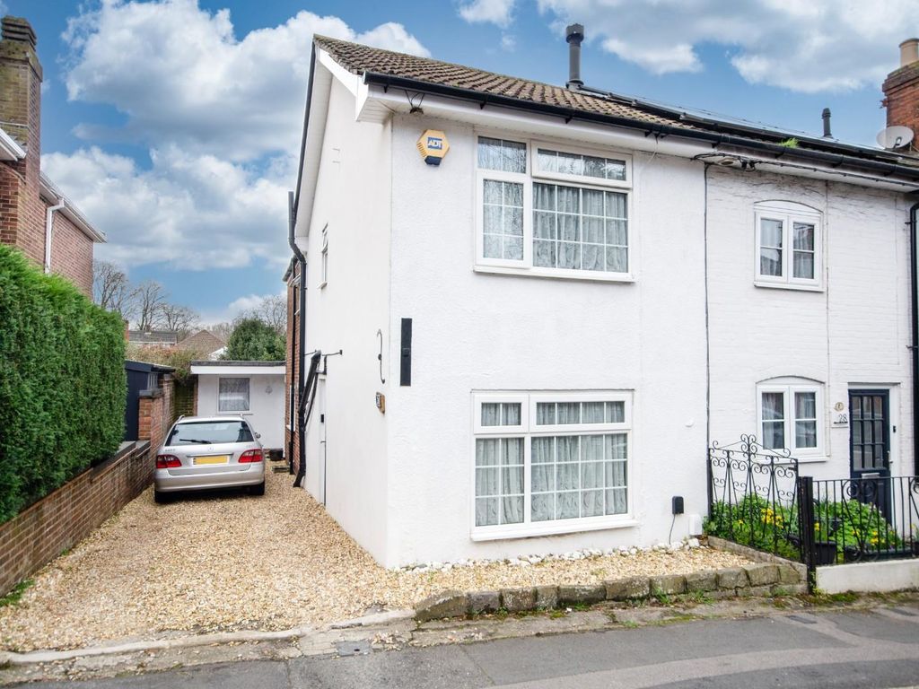 3 bed end terrace house for sale in Chalk Hill, West End, Southampton