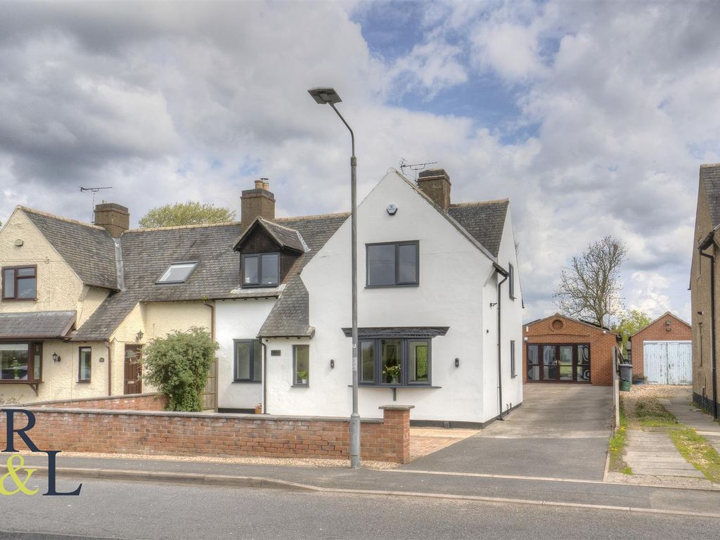 4 bed semidetached house for sale in Saxondale Drive, RadcliffeOn