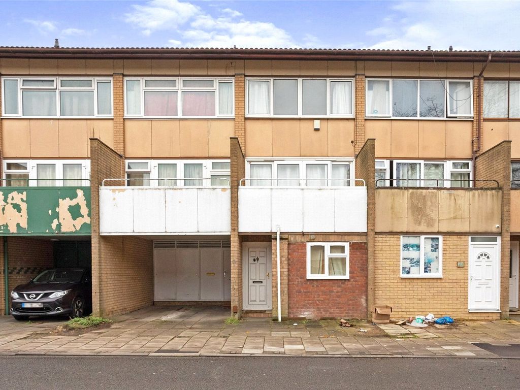 4 bed terraced house for sale in Gurnards Avenue, Fishermead, Milton