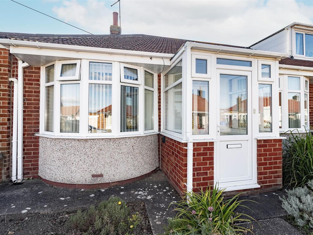 2 bed semidetached bungalow to rent in Parkfield, Seaton Sluice