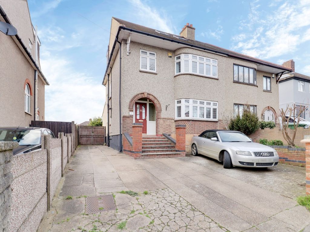 4 bed semidetached house for sale in Purfleet Road, Aveley RM15, £