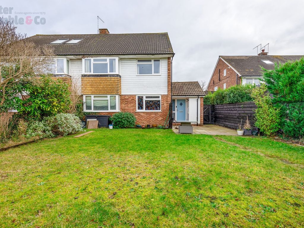 2 bed for sale in Sandringham Road, Maidenhead SL6, £295,000