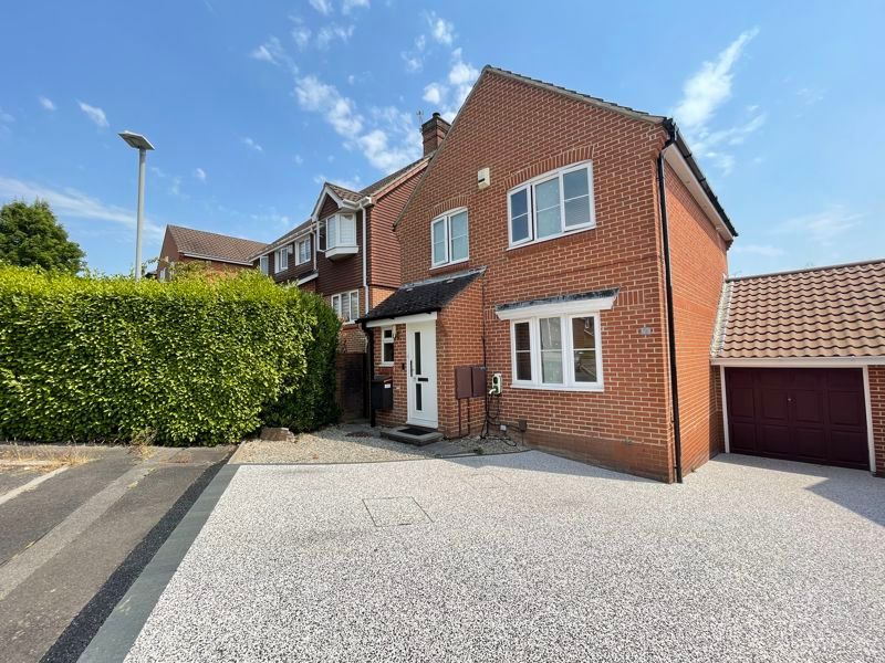 3 bed detached house for sale in Sundew Road, Broadstone BH18 Zoopla
