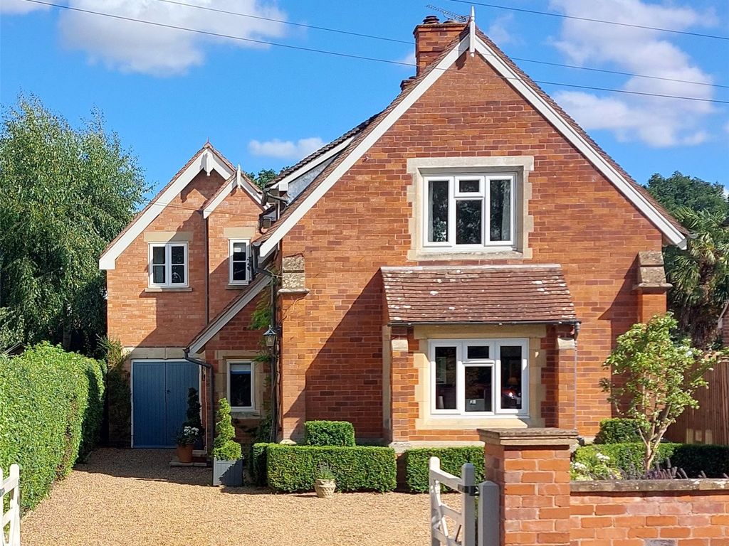 4 bed detached house for sale in Campden Road, Clifford Chambers
