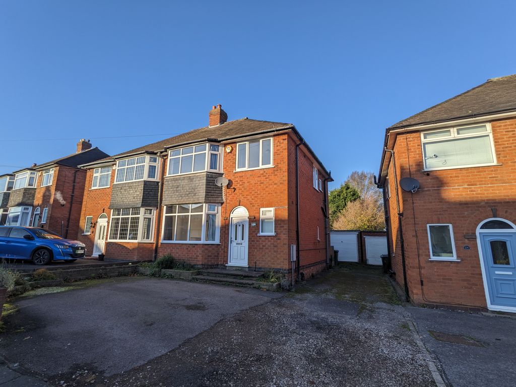 3 bed semidetached house to rent in Chapel Fields Road, Solihull