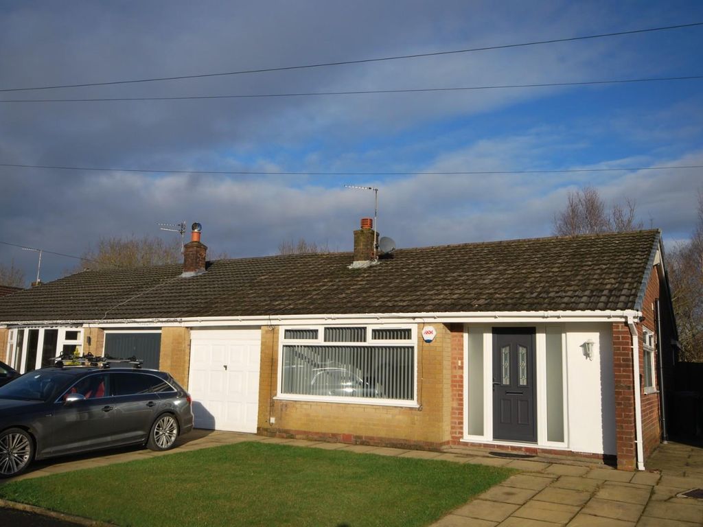 3 bed semidetached bungalow to rent in Sunnywood Drive, Tottington