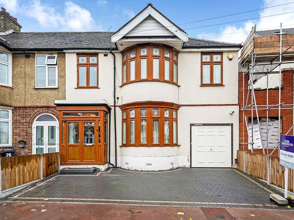 6 bed end terrace house for sale in Oulton Crescent, Leftley Estate