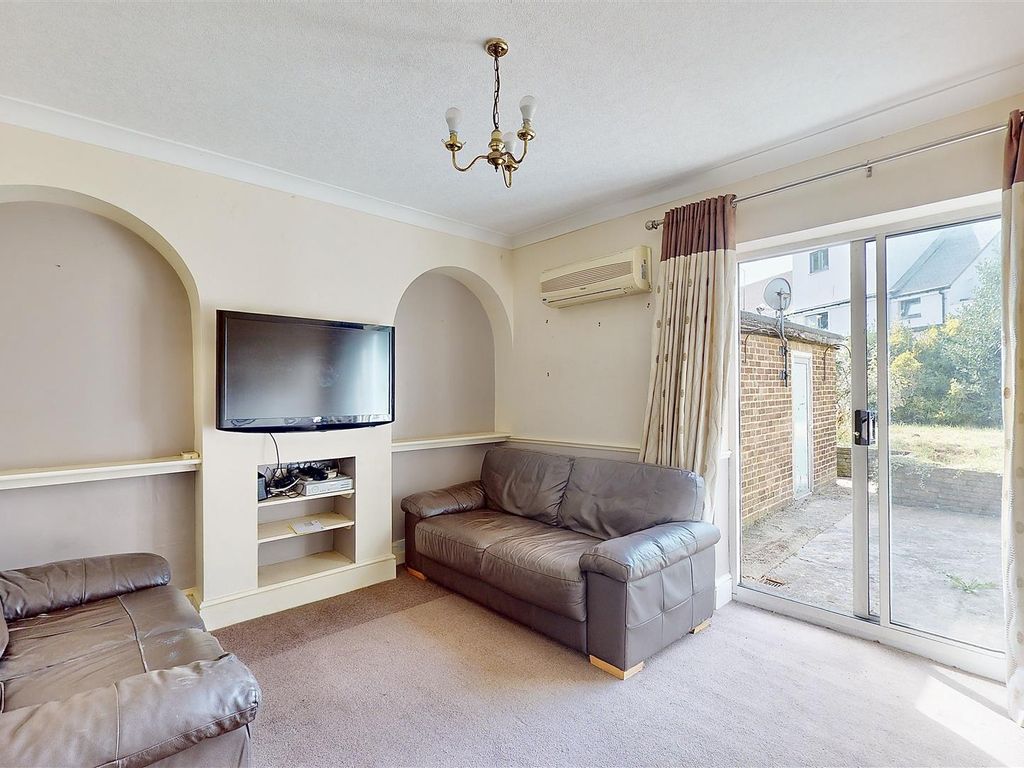 4 bed end terrace house for sale in Hazel Close, Brentford TW8, £