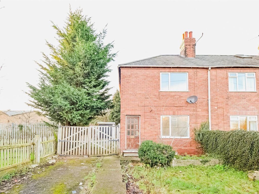 2 bed end terrace house to rent in Flanshaw Lane, Wakefield WF2, £700