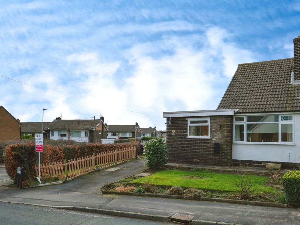 2 bed semidetached bungalow for sale in Paddock Close, Garforth, Leeds