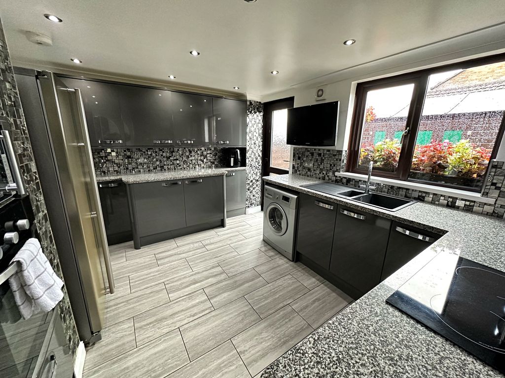 3 bed semidetached house for sale in Waunborfa Road, Cefn Fforest