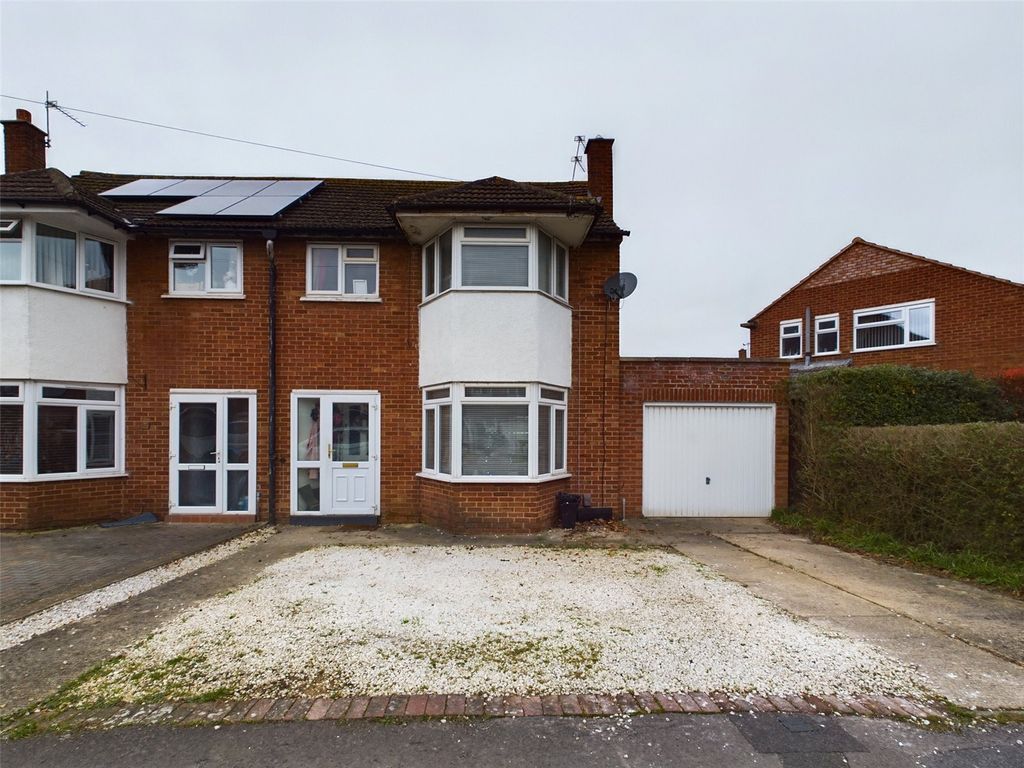 3 bed semidetached house for sale in Oxstalls Way, Longlevens
