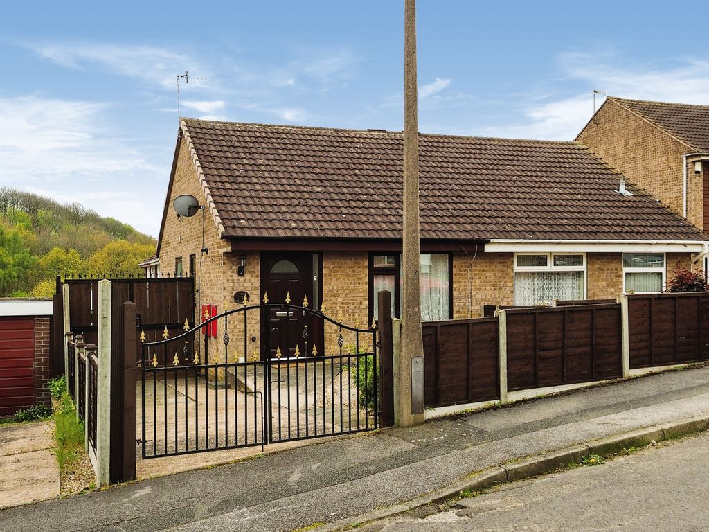 2 bed bungalow for sale in Fenchurch Close, Arnold, Nottingham