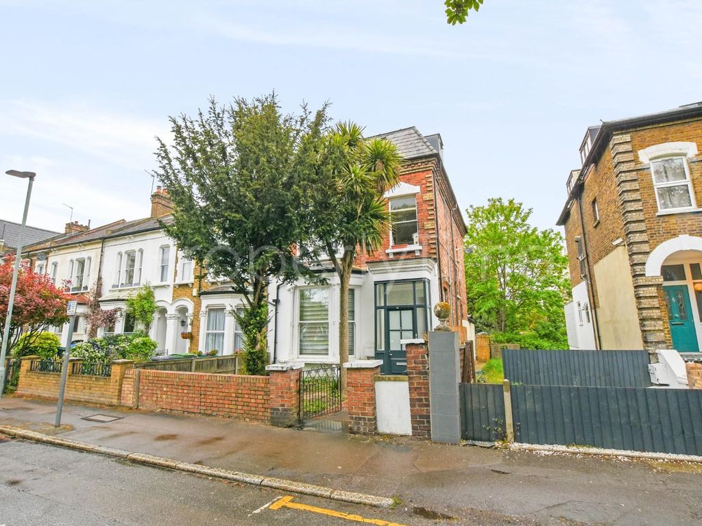 Trinity Road, Wood Grn N22