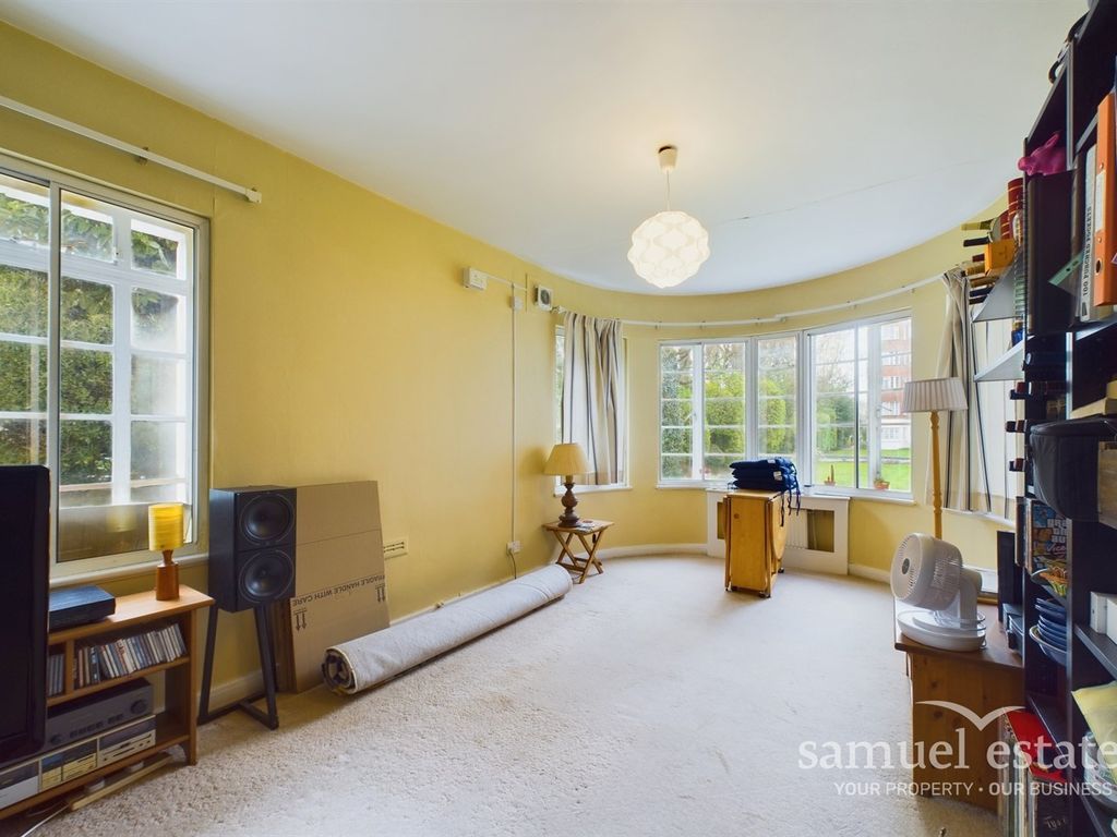 1 bed flat to rent in Langham Court, Wyke Road, Raynes Park SW20, £