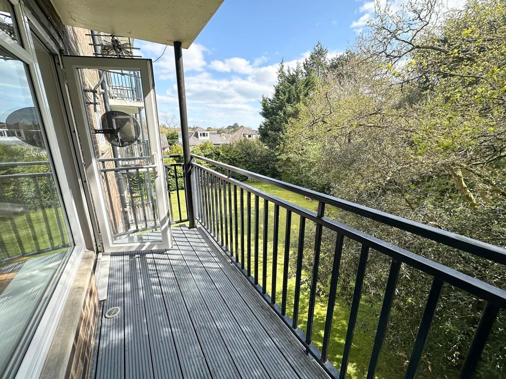 2 bed flat for sale in Western Road, Poole BH13, £220,000 Zoopla