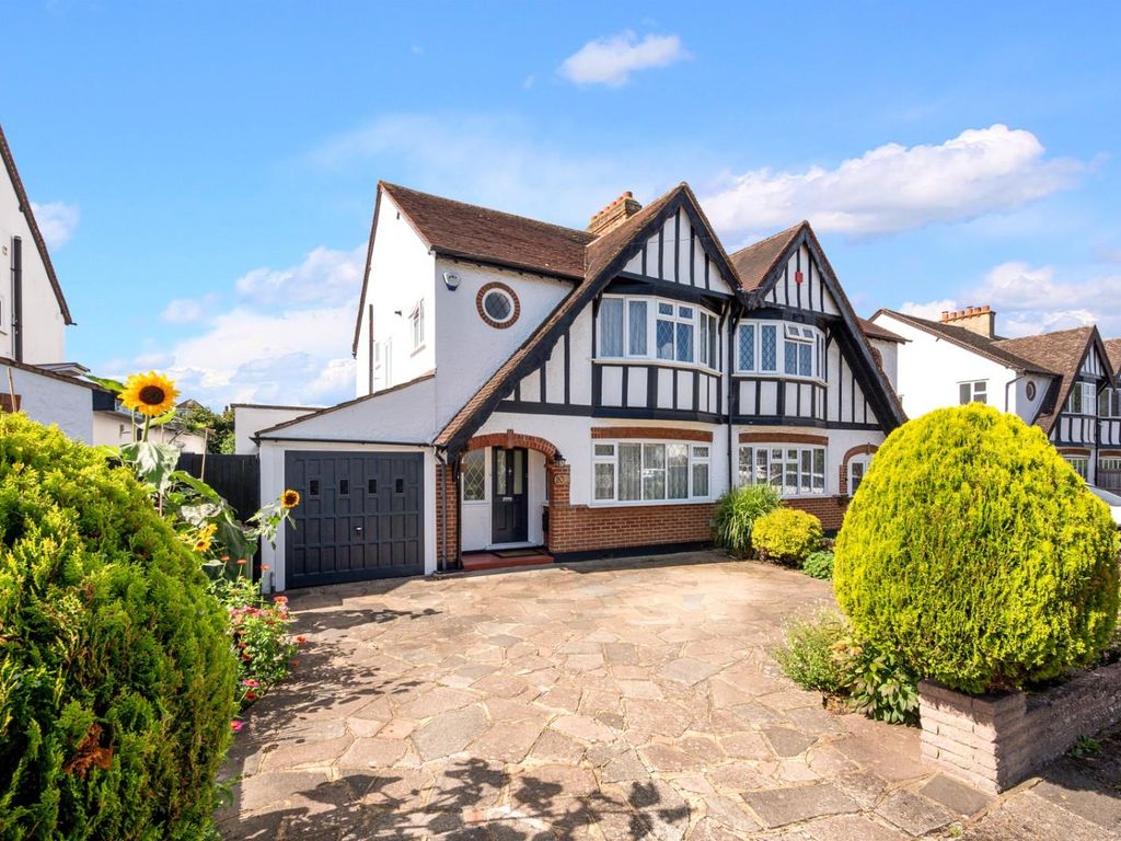 3 bed semidetached house for sale in Rutherwyke Close, Stoneleigh