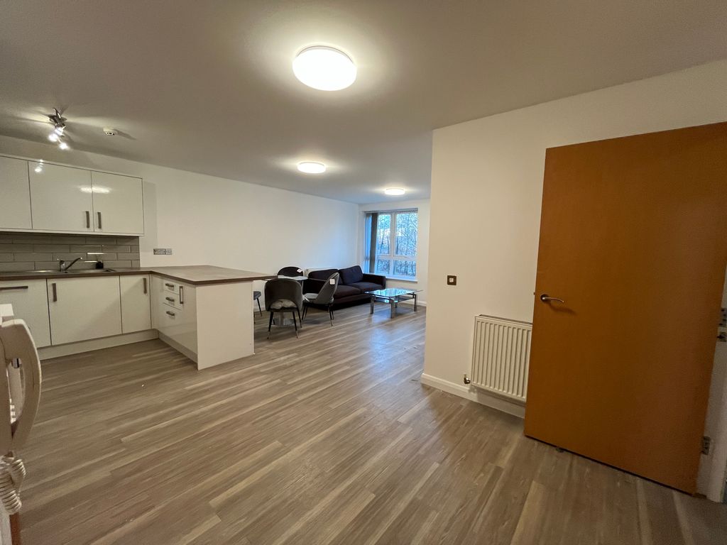 2 bed flat to rent in Romana Square, Timperley, Altrincham WA14, £1,150