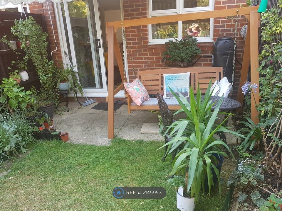 1 bed terraced house to rent in Ware Point Drive, London SE28, £750 pcm