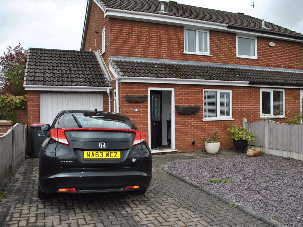 3 bed semidetached house to rent in Hopefold Drive, Walkden