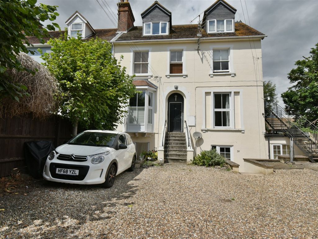 2 bed flat for sale in Belvedere Drive, Newbury RG14, £225,000 Zoopla