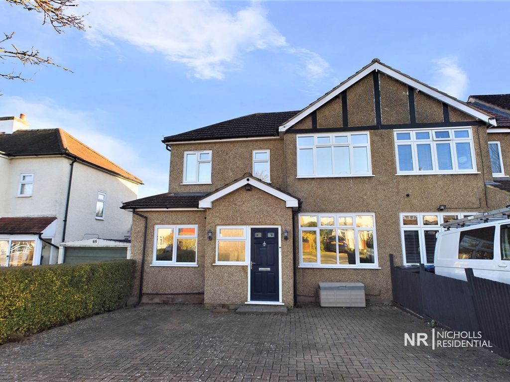 4 bed property for sale in Ashby Avenue, Chessington, Surrey. KT9, £