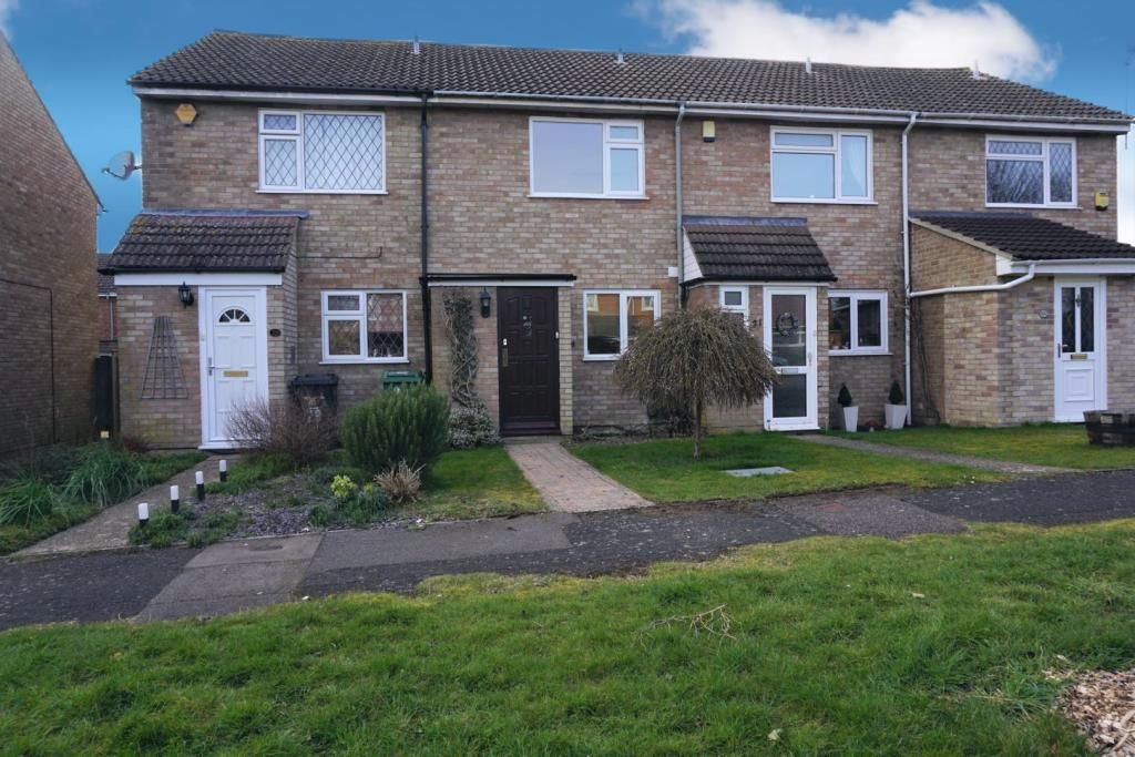 2 bed terraced house for sale in Arundel Gardens, Basingstoke RG23, £