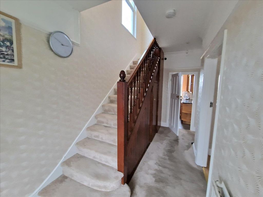 3 bed semidetached house for sale in Bellingham Road, London SE6, £