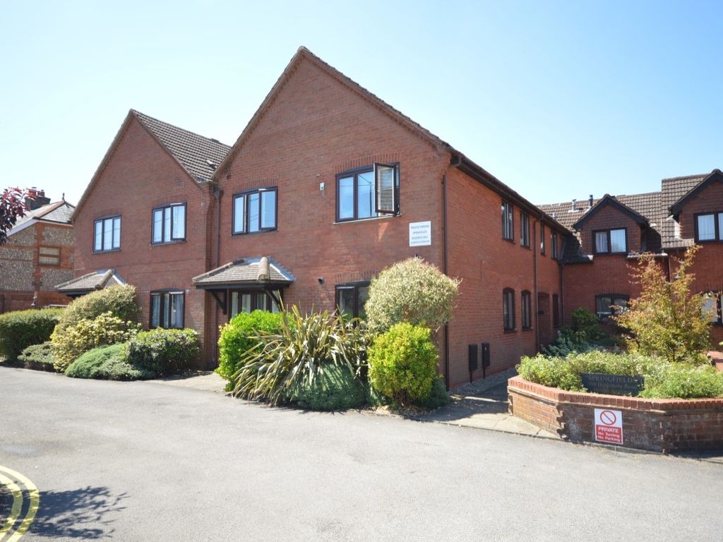 2 bed flat to rent in Springfields, Hazlemere Road, Penn, High