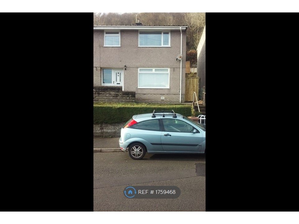 3 bed semidetached house to rent in CoedYBrain Court, Caerphilly
