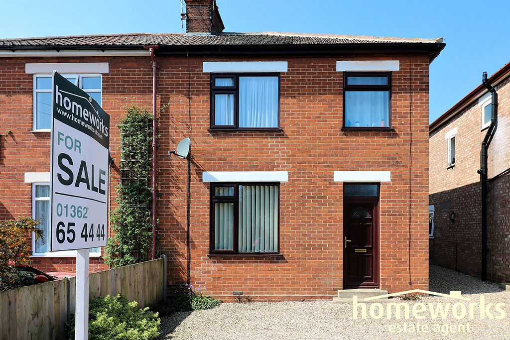 3 bed semidetached house for sale in Crown Road, Dereham NR20, £