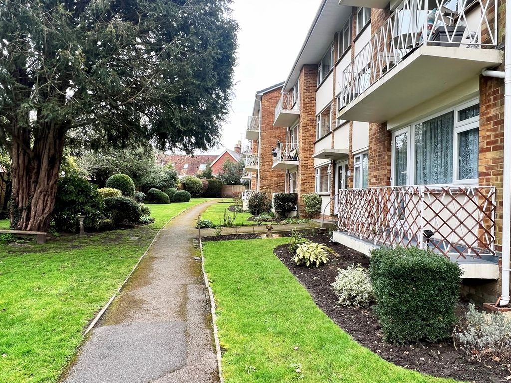 2 bed flat for sale in Bickerley Gardens, Ringwood BH24 Zoopla