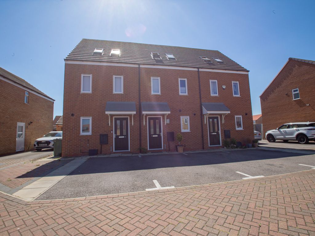 3 bed town house for sale in Julius Court, Cardea, Peterborough PE2, £