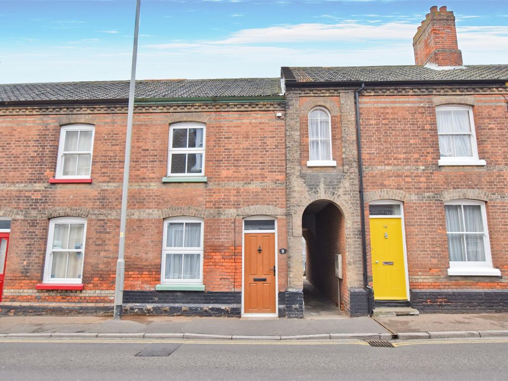 2 bed terraced house to rent in Meadow Cottages, West Street, Cromer