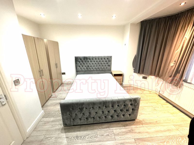 Property to rent in Wanstead Lane, Cranbrook, Ilford IG1, £1,050 pcm