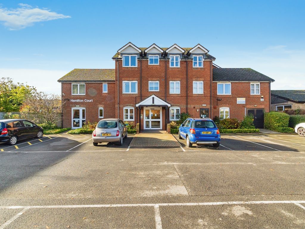 1 bed flat for sale in Hamilton Court, Lammas Walk, Leighton Buzzard, Bedfordshire LU7, £125,000