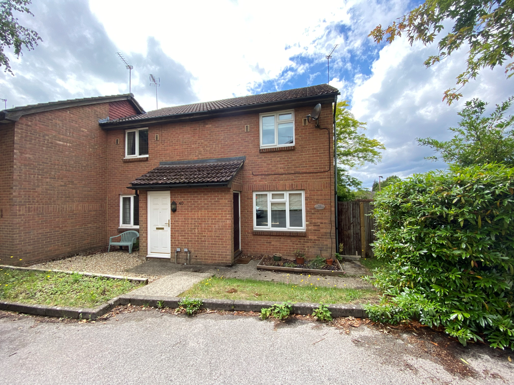 3 bed end terrace house to rent in Wych Hill Park, Hook Heath, Woking