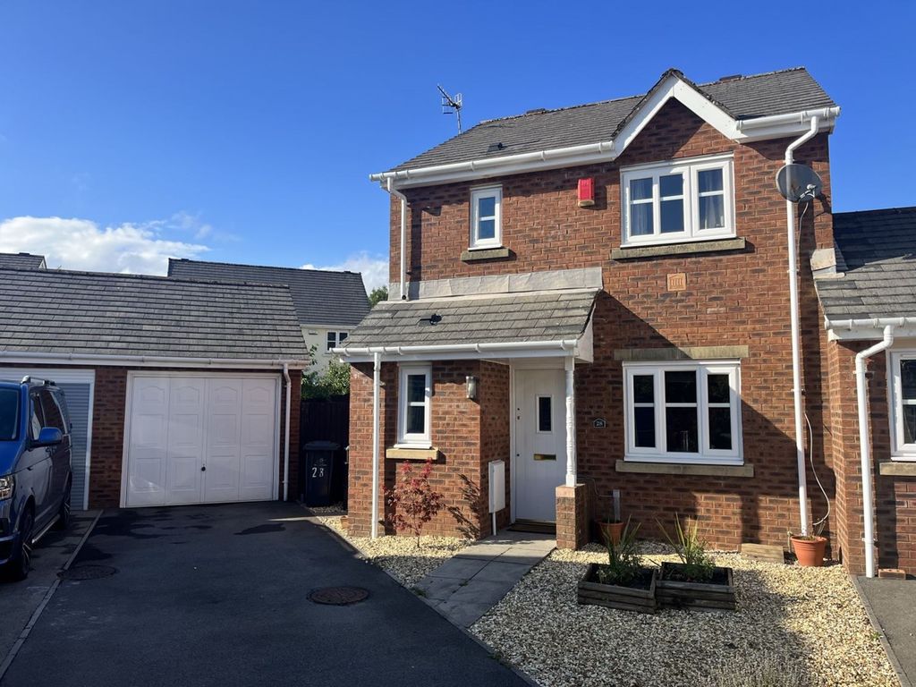 3 bed linkdetached house for sale in Lakeside Close, Nantyglo, Ebbw Vale NP23, £230,000 Zoopla